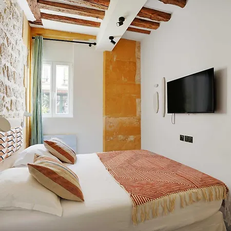 Spacious - 4br-10p - Place Des Vosges Parigi
